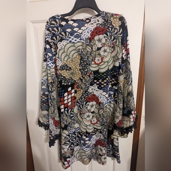 Beautiful pattern dress - Picture 2 of 4